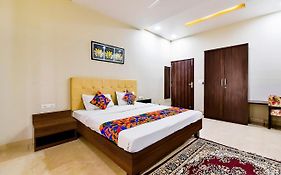 Fabhotel The Castle Homestay